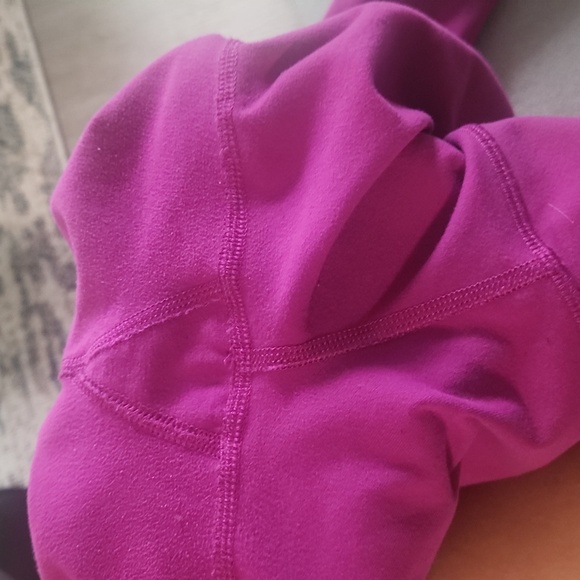 Lululemom Capri Magent Size 8 - Picture 7 of 7